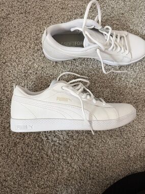 Women’s Puma Smash V2 leather sneakers 9.5